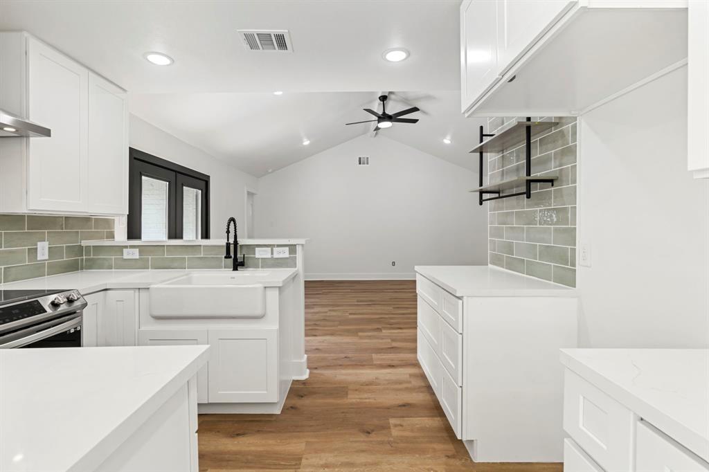 8602 Honeysuckle Street, Highlands, Texas image 26