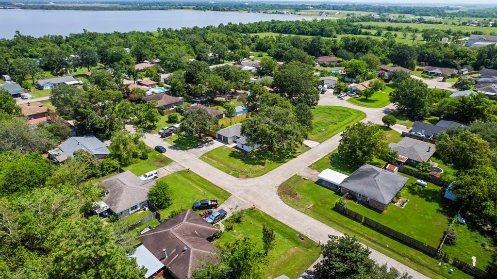 8602 Honeysuckle Street, Highlands, Texas image 45