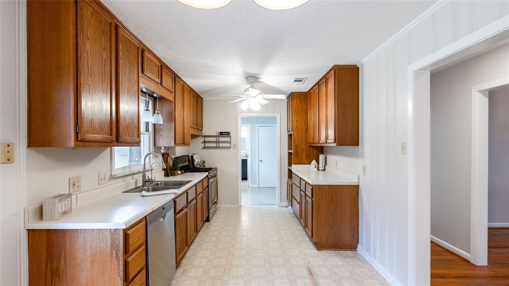 1002 Edgewood Drive, Bryan, Texas image 14