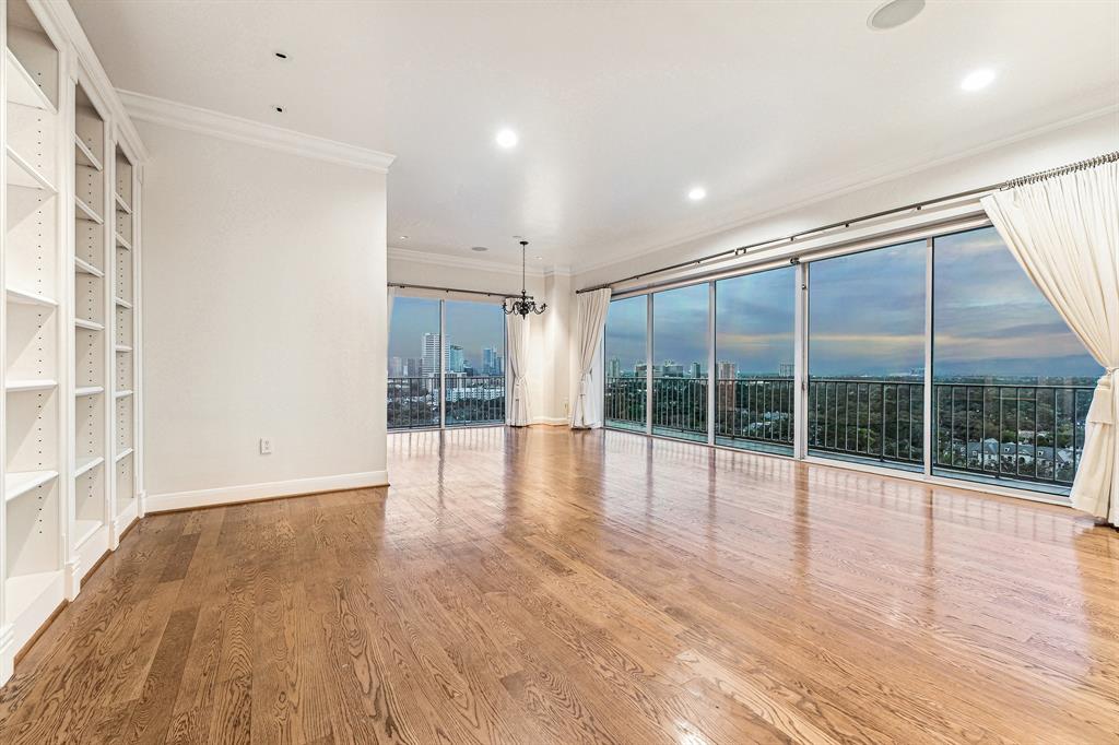 View Houston, TX 77027 condo