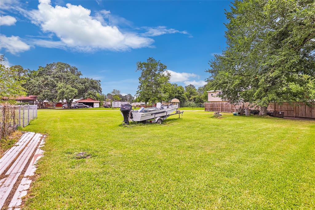 Maple Street, Highlands, Texas image 4