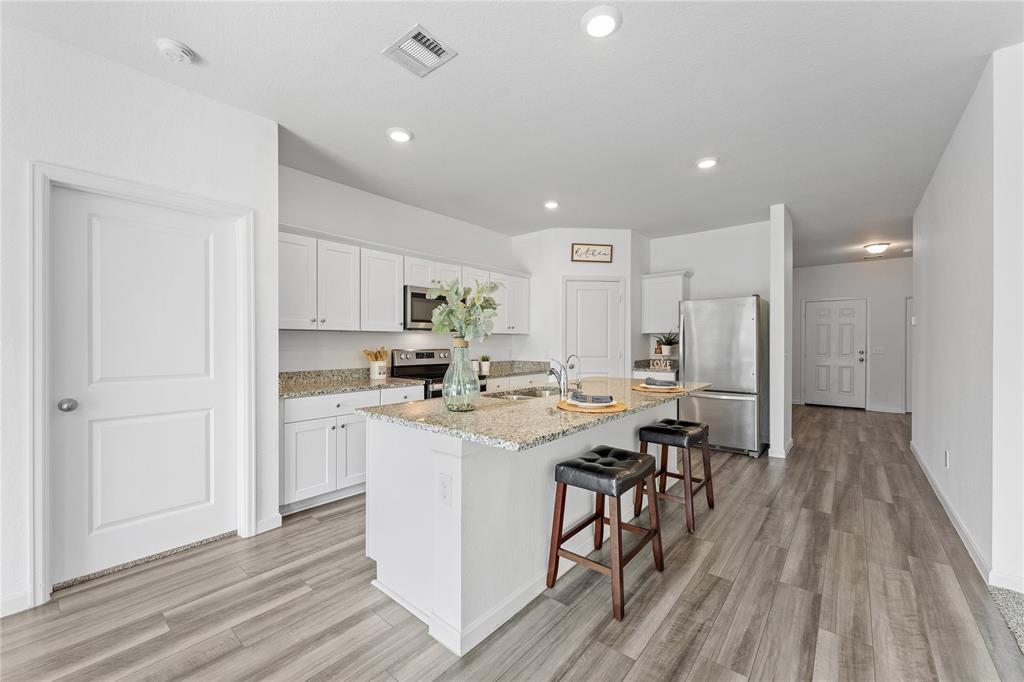 992 Blue Beech Lane, Brookshire, Texas image 3