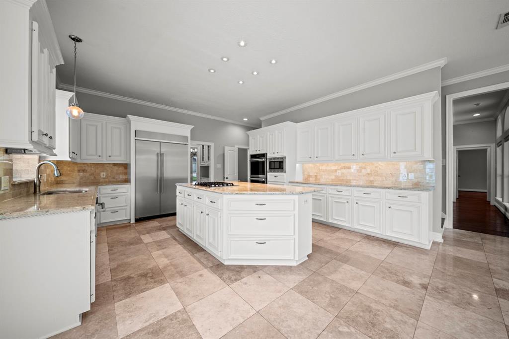 1706 Parklake Village, Katy, Texas image 17