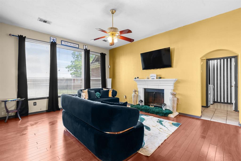 1522 Hunter Green Lane, Fresno, Texas image 3