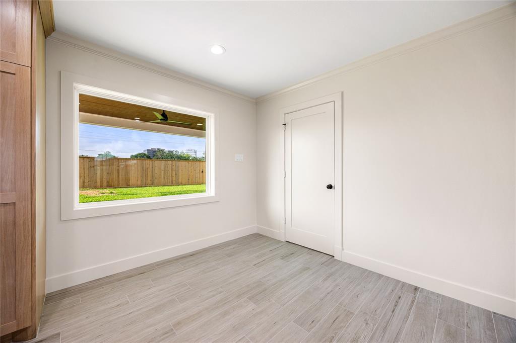 1041 Gardendale Drive, Houston, Texas image 8