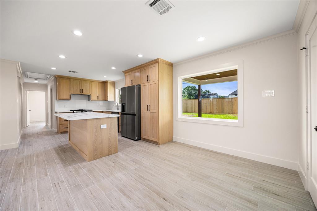 1041 Gardendale Drive, Houston, Texas image 7