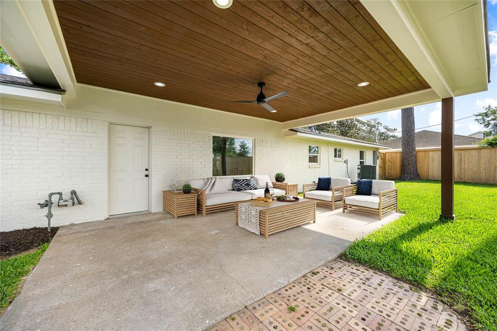 1041 Gardendale Drive, Houston, Texas image 18