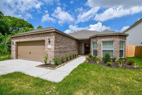 Photo of 6710 Utah Street, Houston, TX 77091 (MLS # 66391265) Photo of 6710 Utah Street, Houston, TX 77091 (MLS # 66391265)