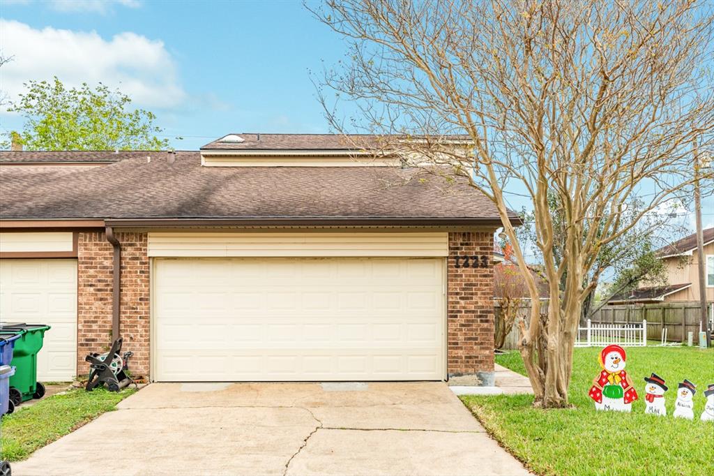 1223 Dennis Avenue, Angleton, Texas image 3