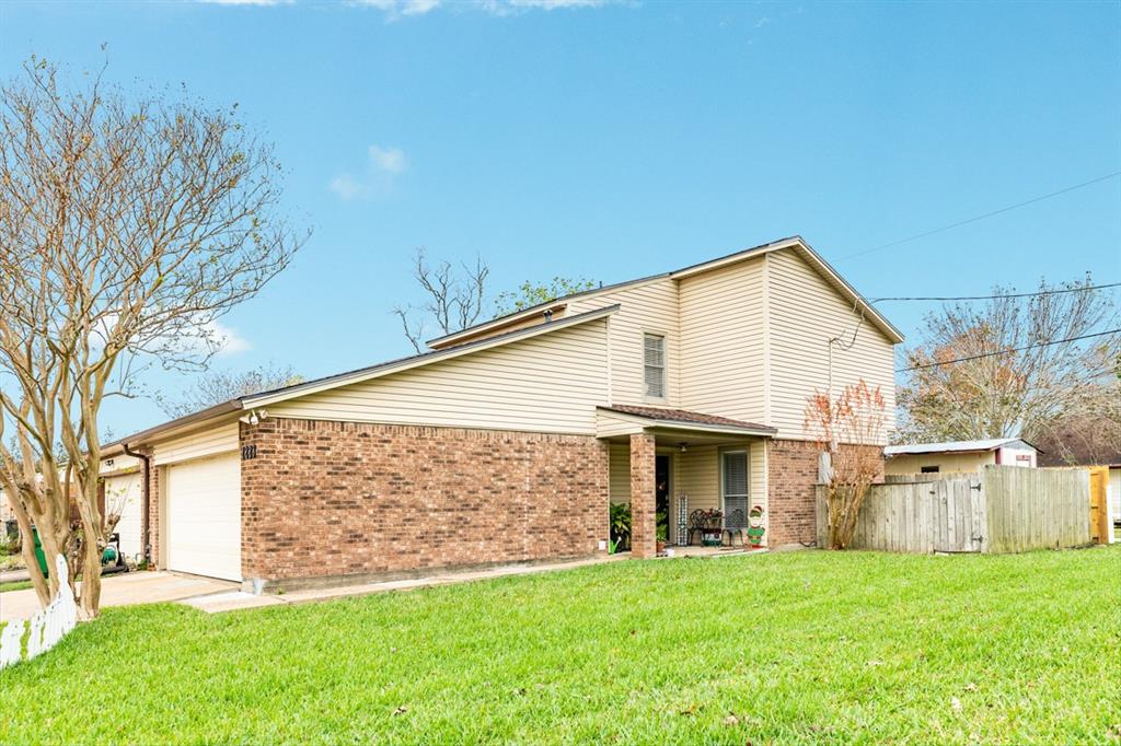 1223 Dennis Avenue, Angleton, Texas image 1