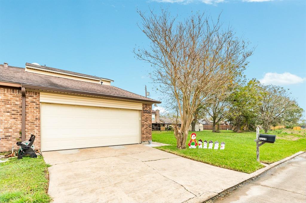 1223 Dennis Avenue, Angleton, Texas image 4