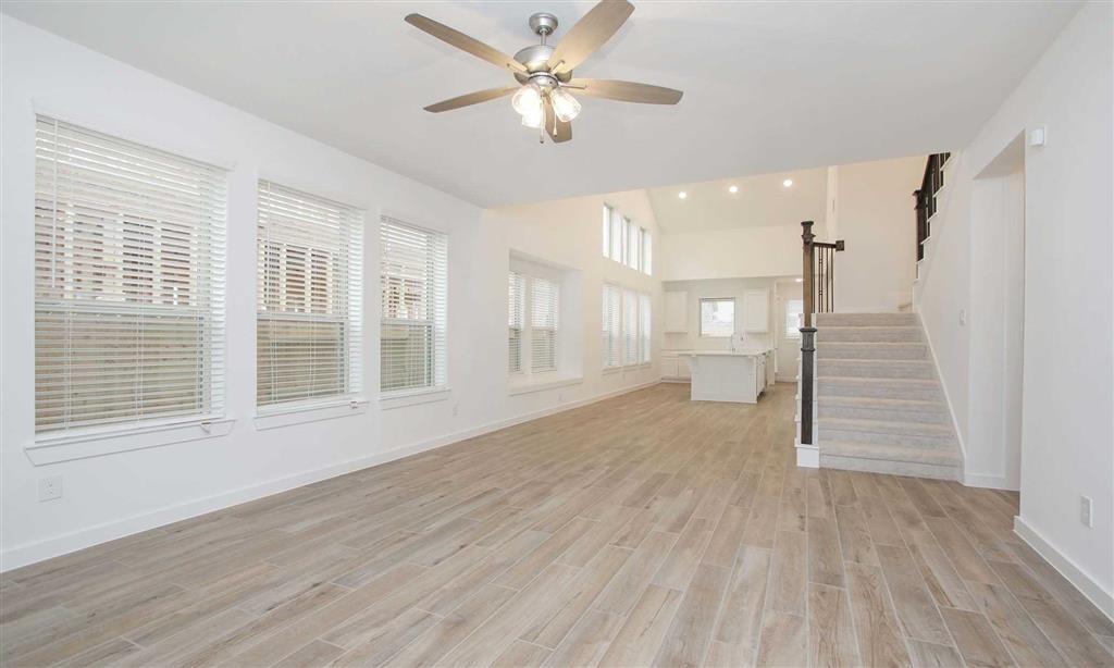 2463 Mission Heights
