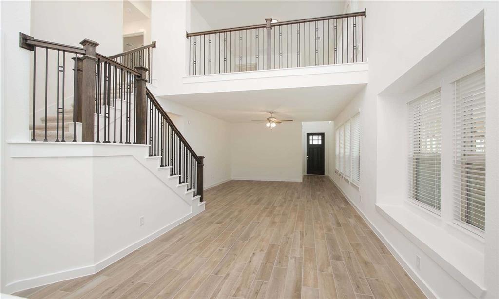2463 Mission Heights