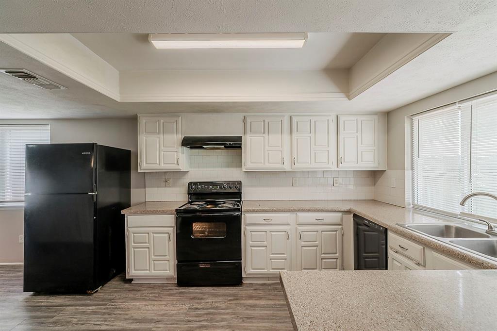 5802 Evening Shadows Lane, Spring, Texas image 3