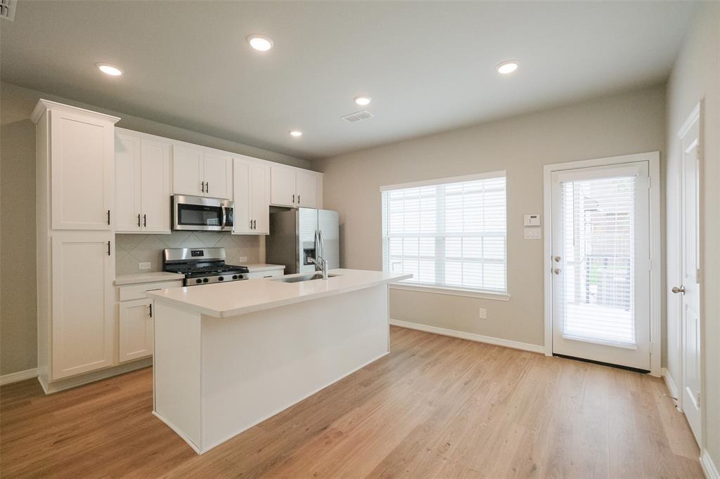 1711 Garden Ivy Lane, Pearland, Texas image 7