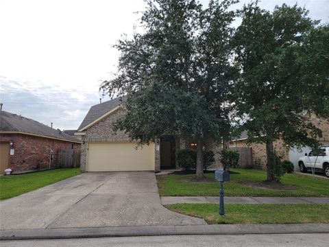 Single Family Residence in Baytown TX 10730 Pine Meadows Boulevard.jpg