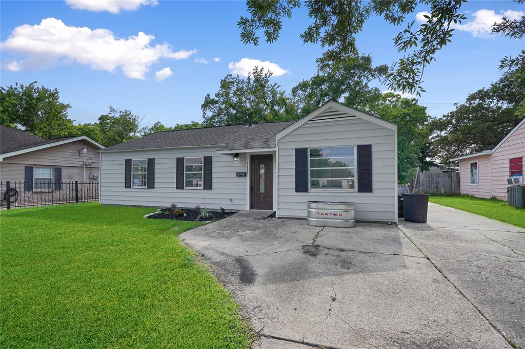 1722 Caspersen Drive, Jacinto City, Texas image 2
