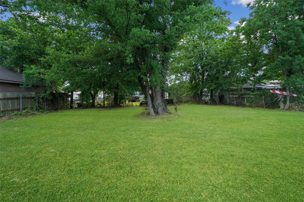 1722 Caspersen Drive, Jacinto City, Texas image 23