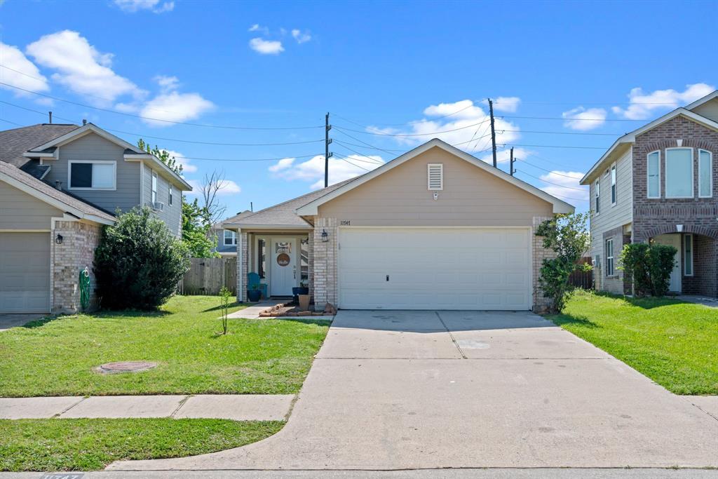 11747 Rolling Stream Drive, Tomball, Texas image 2
