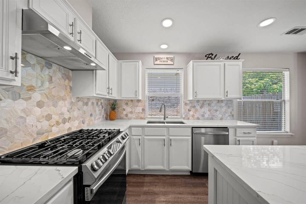 11747 Rolling Stream Drive, Tomball, Texas image 1