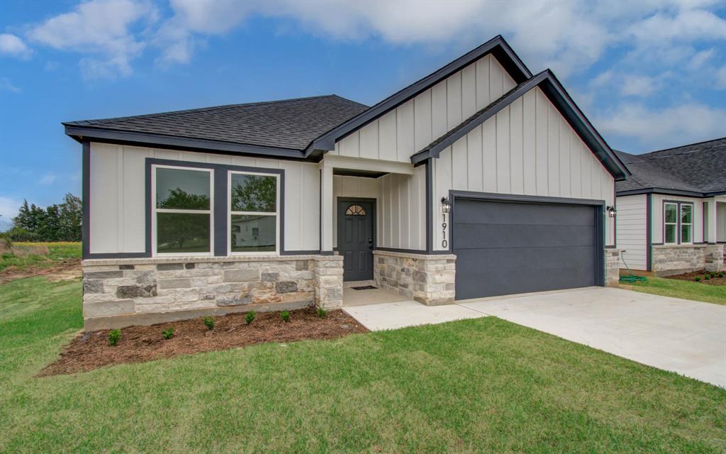 1910 1st Street, Hempstead, Texas image 2