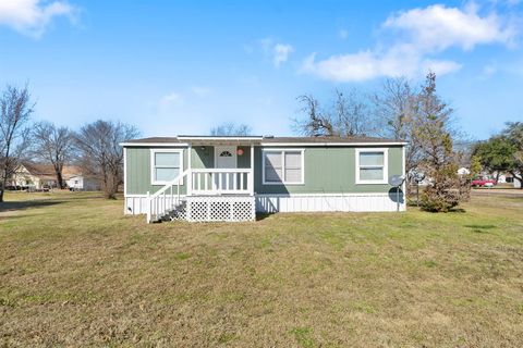 Photo of 218 E Denton Street, Bremond, TX 76629 (MLS # 96995114)