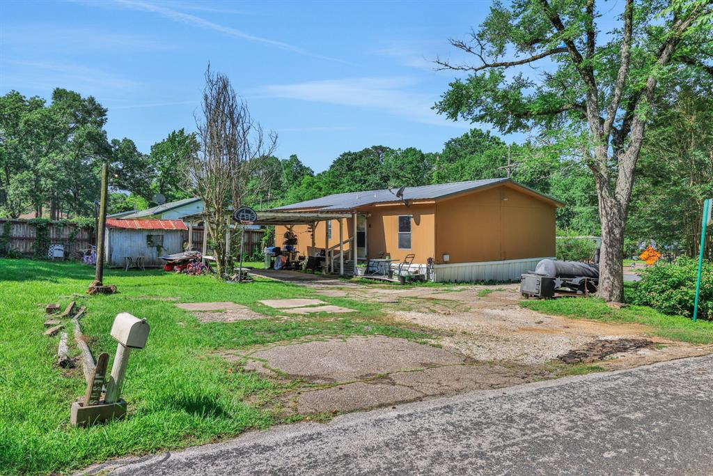 1000 Trinity Cut Off, Huntsville, Texas image 2