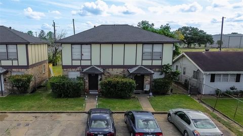 A home in South Houston