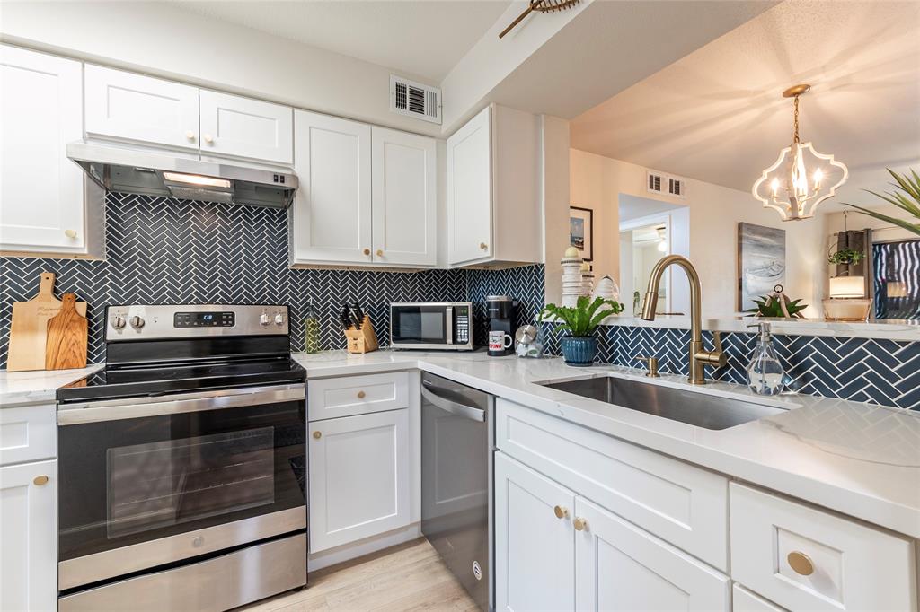 18800 Egret Bay Boulevard #1203, Webster, Texas image 4