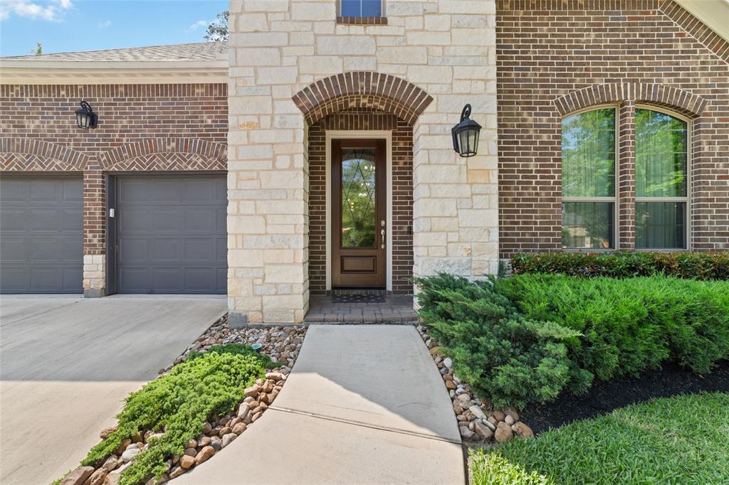 145 Lily Green Court, Conroe, Texas image 2