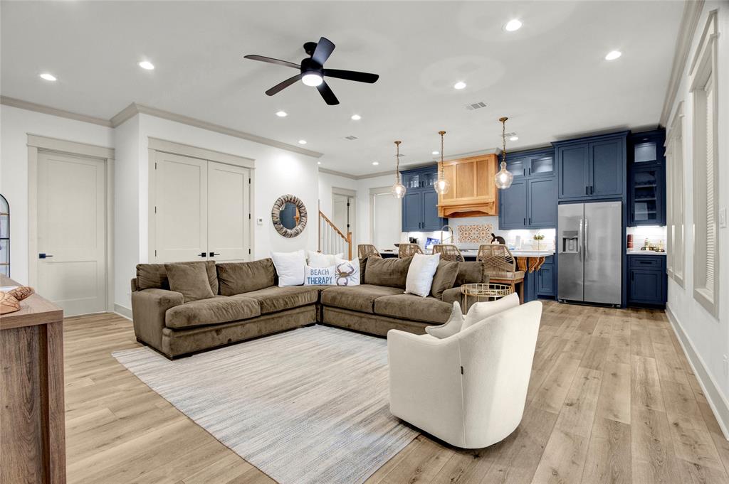 2906 Shady Lane, Crystal Beach, Texas image 2