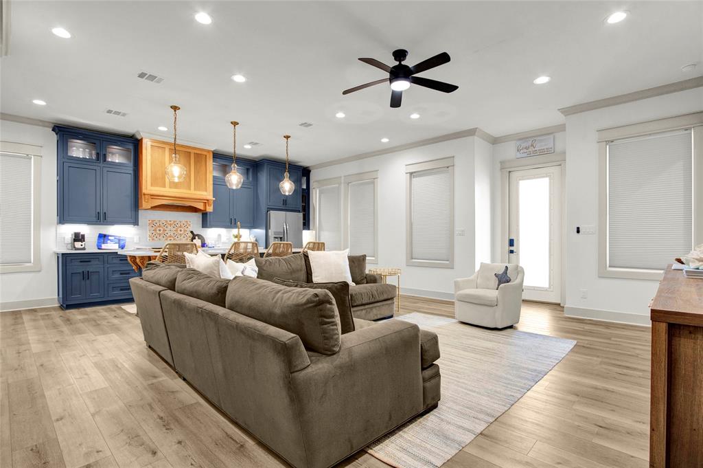 2906 Shady Lane, Crystal Beach, Texas image 3
