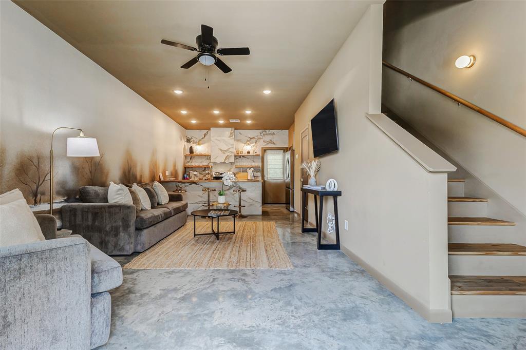 302 W 31st Street 601