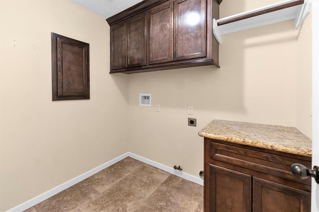 9766 Twin Shores Drive, Willis, Texas image 33