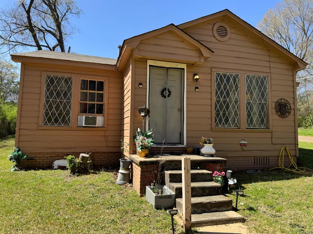 300 State Street, Daingerfield, Texas image 1