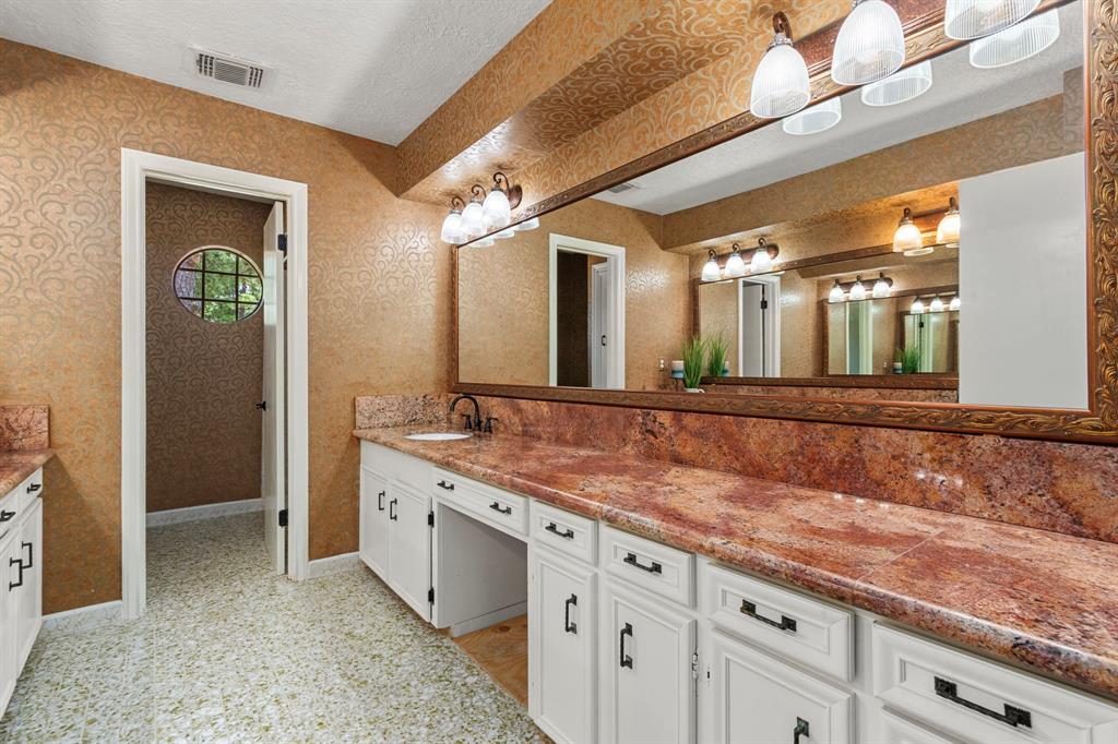 1022 Oak Leaf Street, La Porte, Texas image 35