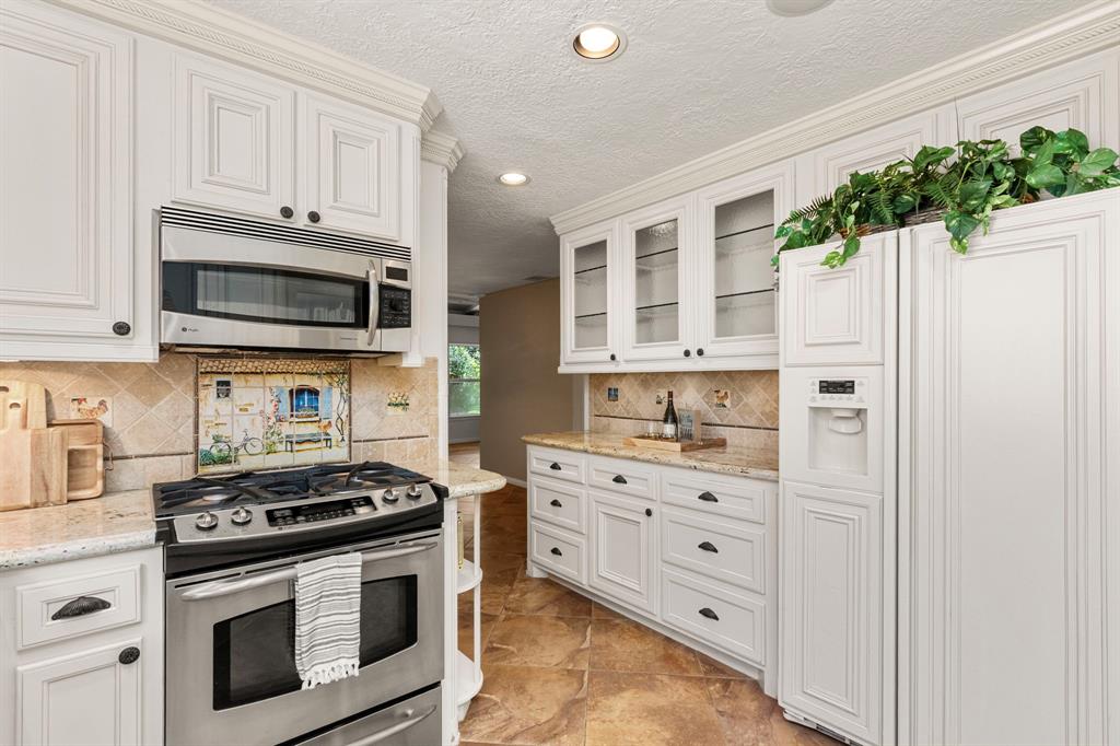 1022 Oak Leaf Street, La Porte, Texas image 13