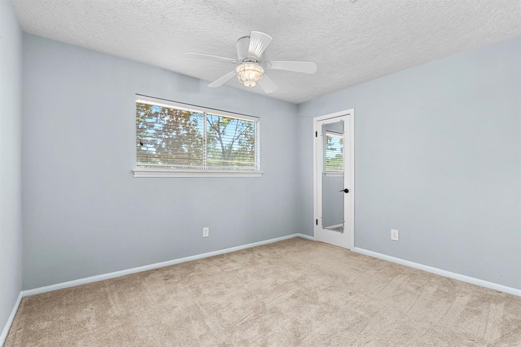 1022 Oak Leaf Street, La Porte, Texas image 32