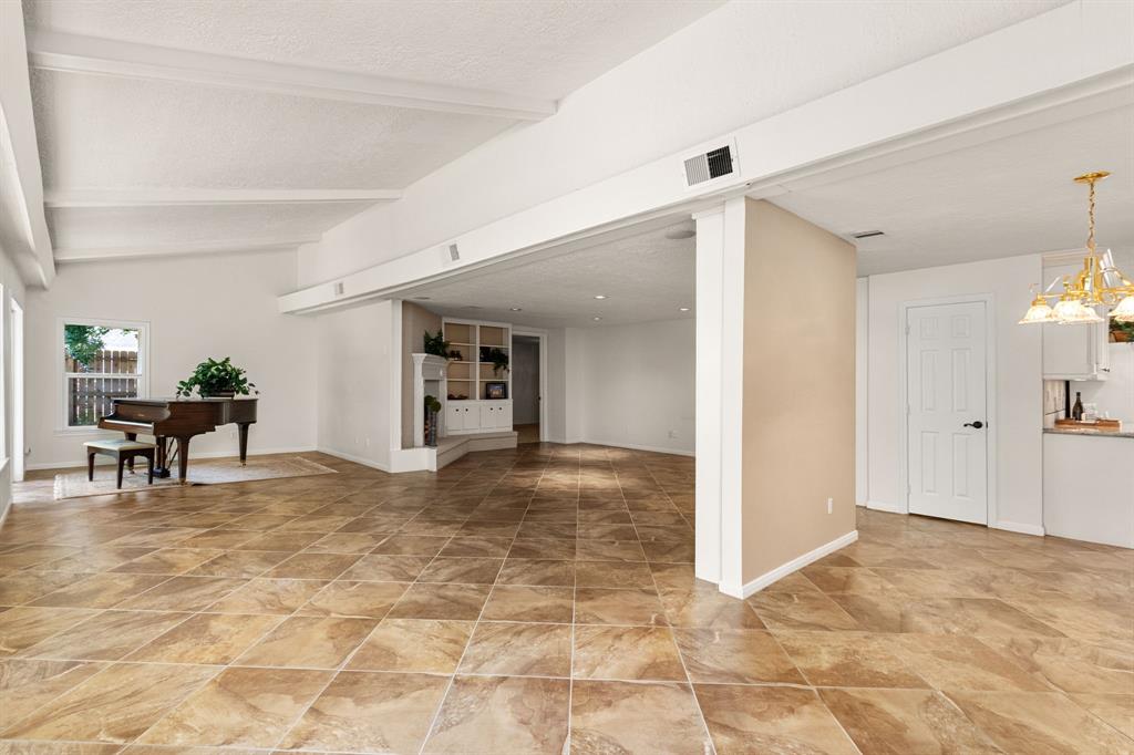 1022 Oak Leaf Street, La Porte, Texas image 17