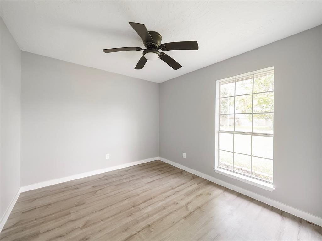 1921 Coupland Drive, La Porte, Texas image 11