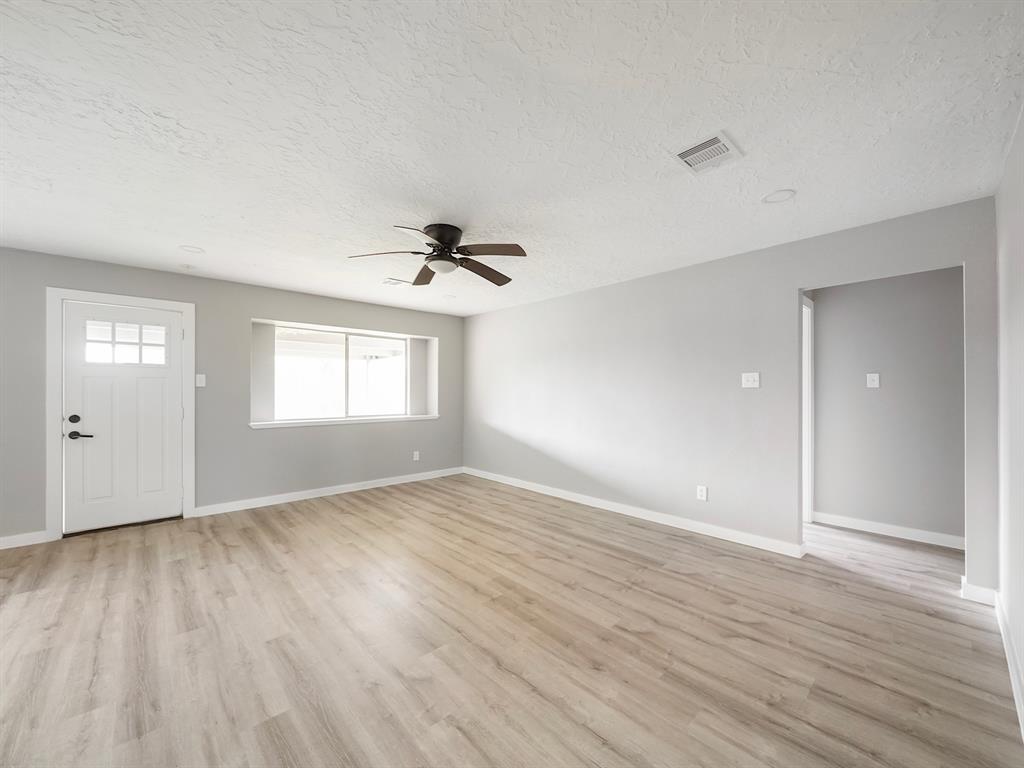 1921 Coupland Drive, La Porte, Texas image 10