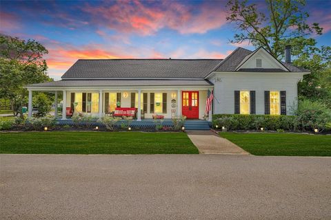 415 Houston Street Montgomery TX 77316