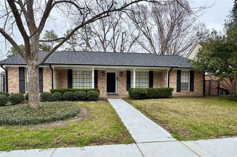 Photo of 8218 Edgemoor Drive, Houston, TX 77036 (MLS # 53310957)
