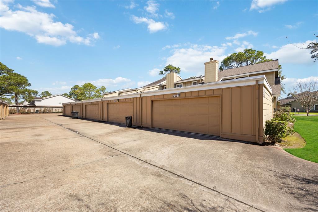 12018 Willow Trail, Houston, Texas image 2