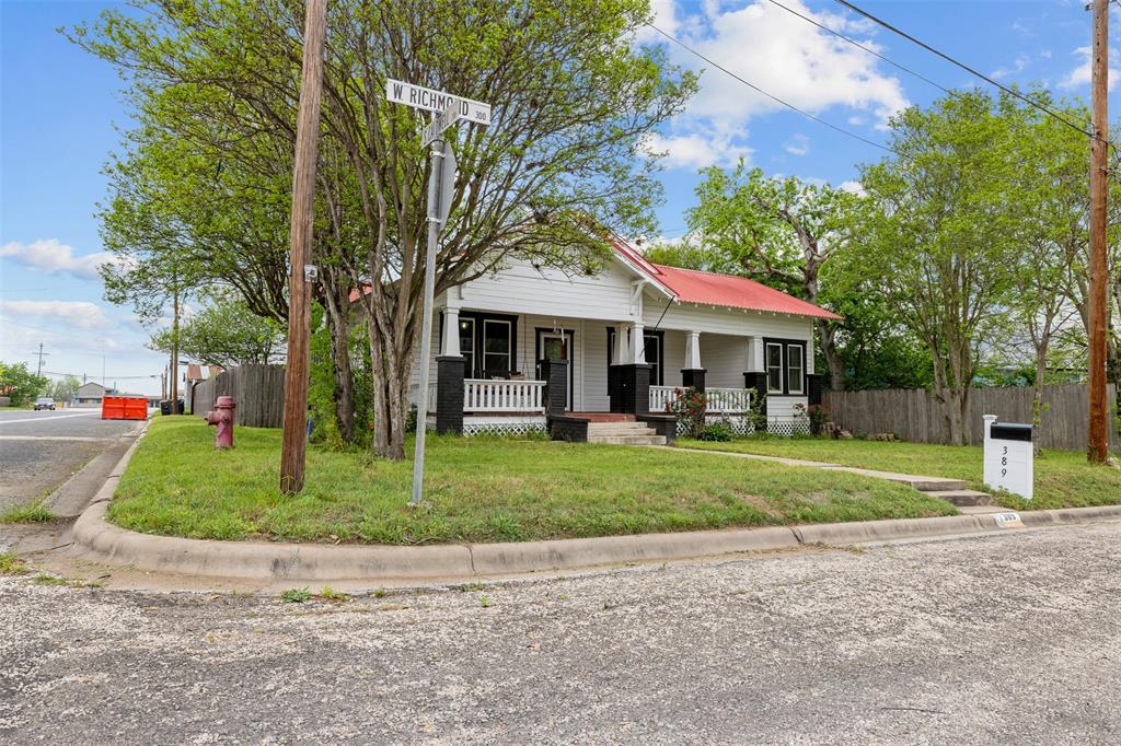 389 W Richmond Street, Giddings, Texas image 4