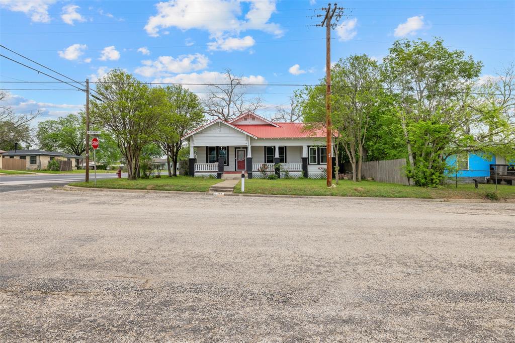 389 W Richmond Street, Giddings, Texas image 1