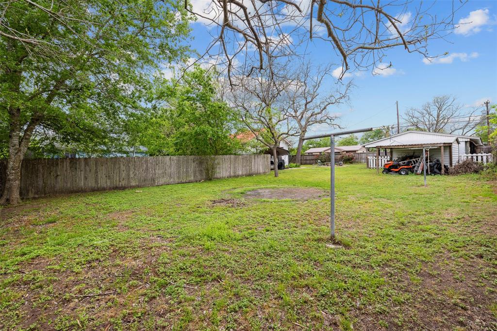 389 W Richmond Street, Giddings, Texas image 7