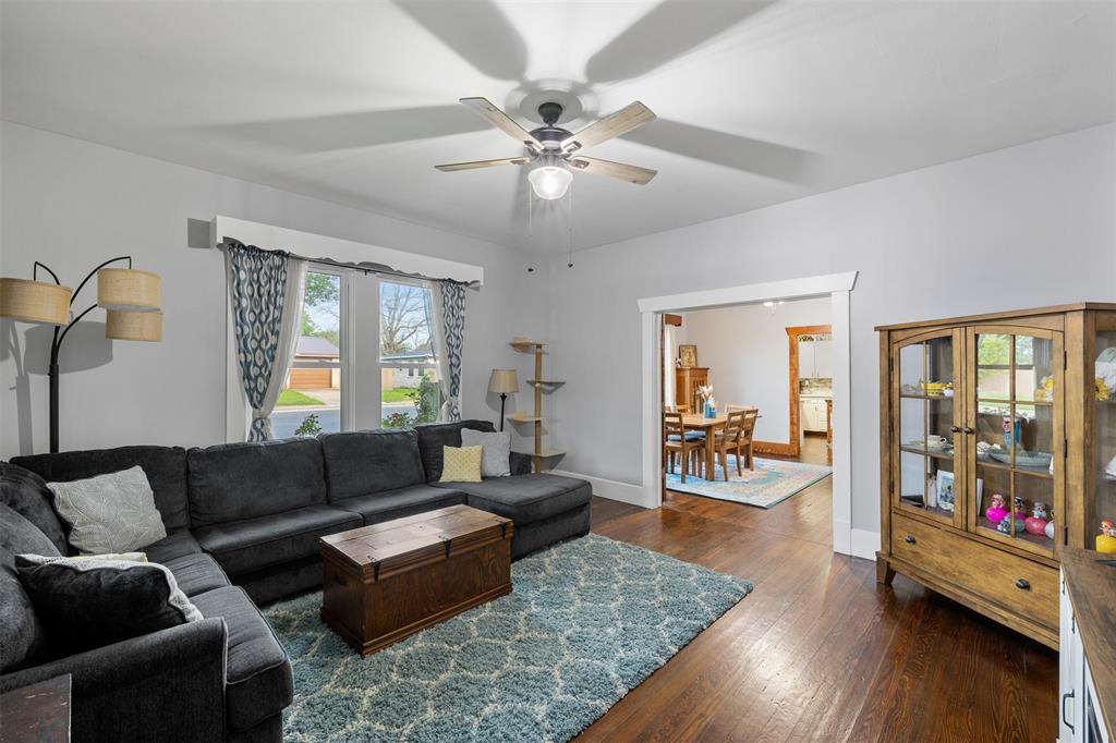 389 W Richmond Street, Giddings, Texas image 13