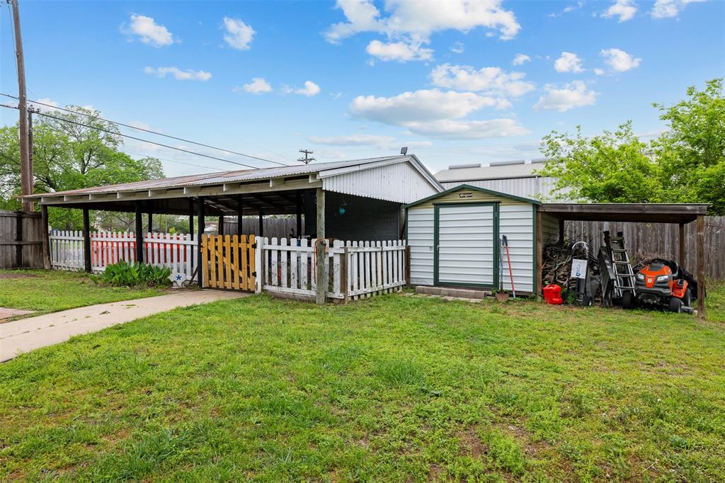 389 W Richmond Street, Giddings, Texas image 11