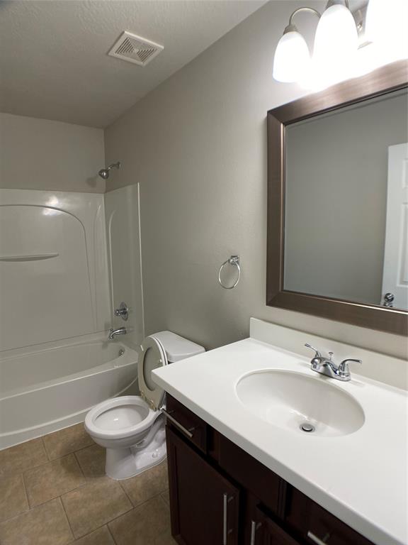5219 Pebble Bluff Lane, Sugar Land, Texas image 12